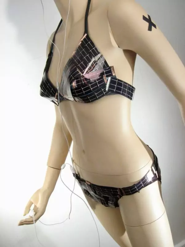 Bikini cu panouri fotovoltaice