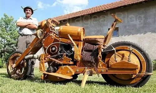 Motocicletă din lemn