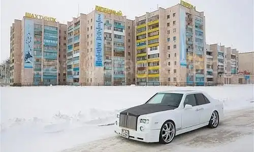 Rolls Royce Phantom (replică rusească)