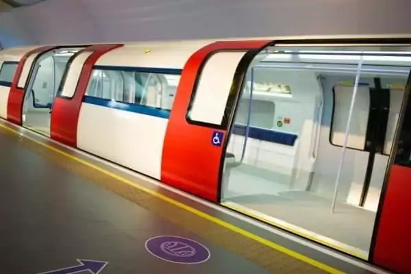 Metrou futurist la peron
