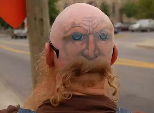 Tatuaj pe cap