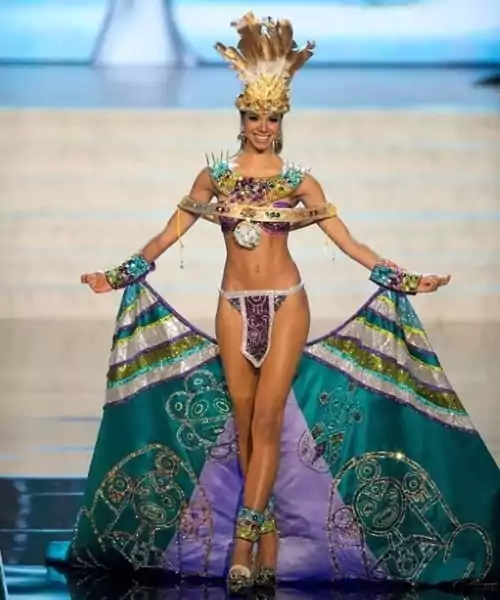 Costumații - Miss Univers 17