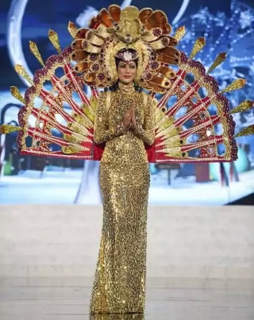 Costumații - Miss Univers 3