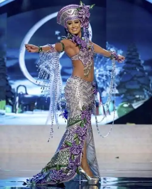 Costumații - Miss Univers 7