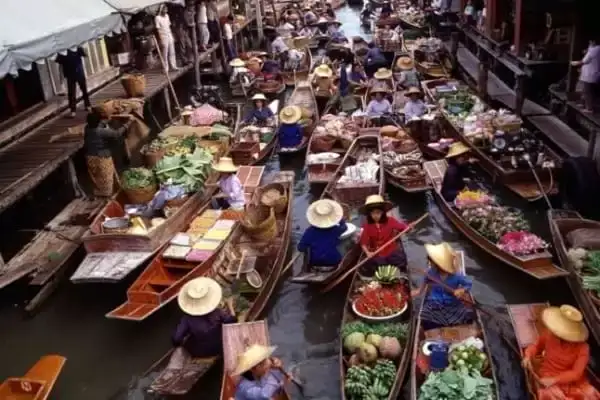 Piață plutitoare