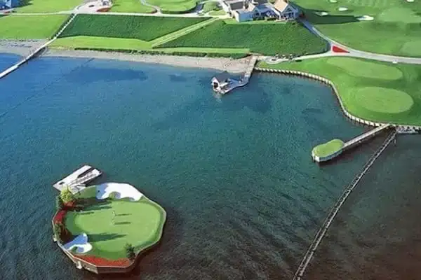Construcții plutitoare - Teren de golf plutitor