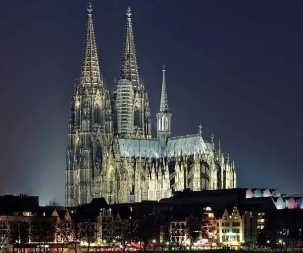 Puterea financiară a bisericii - Catedrala gotică din Köln