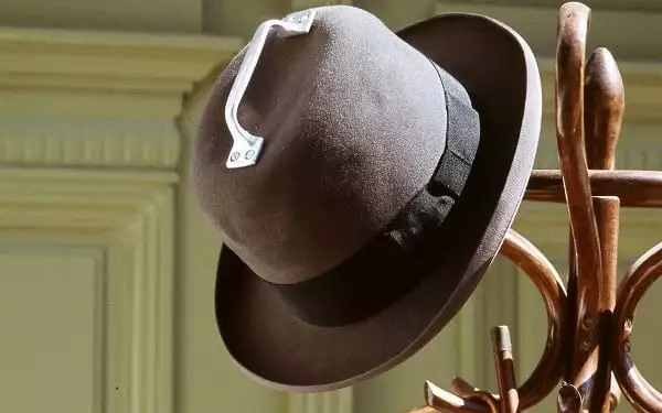 Muzeul lucrurilor fără rost - Pălărie cu mâner