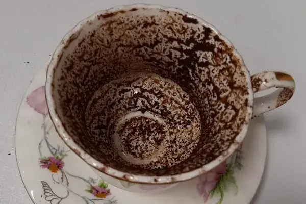 ChatGPT poate distruge o căsnicie (ghicit în cafea)